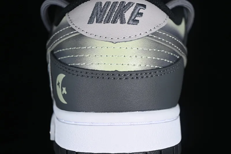 All categories Nk SB Dunk Series Nk SB Dunk Low Low-top sneakers Nk SB Dunk Low Lot "Tide" Panda Prank-Moon Tie Rope SB Dunk Series low-top casual sports skateboard shoes FD1232-001